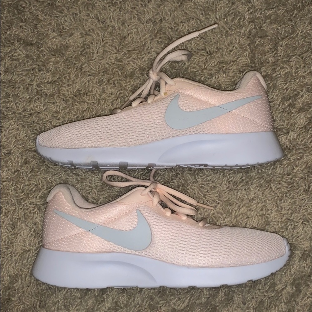 Nike sneakers. Women’s brand new size 7.5